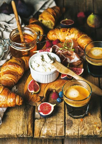 Breakfast with croissants